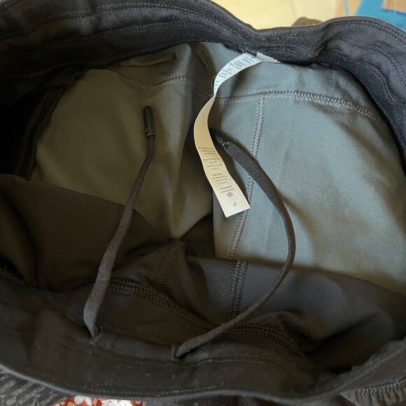 Lululemon Men’s Drawstring Shorts in Geometric Print M - Picture 8 of 8